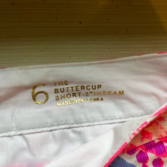 AMAZING Fabric Placement Lilly Pulitzer Shorts - Picture 4 of 4